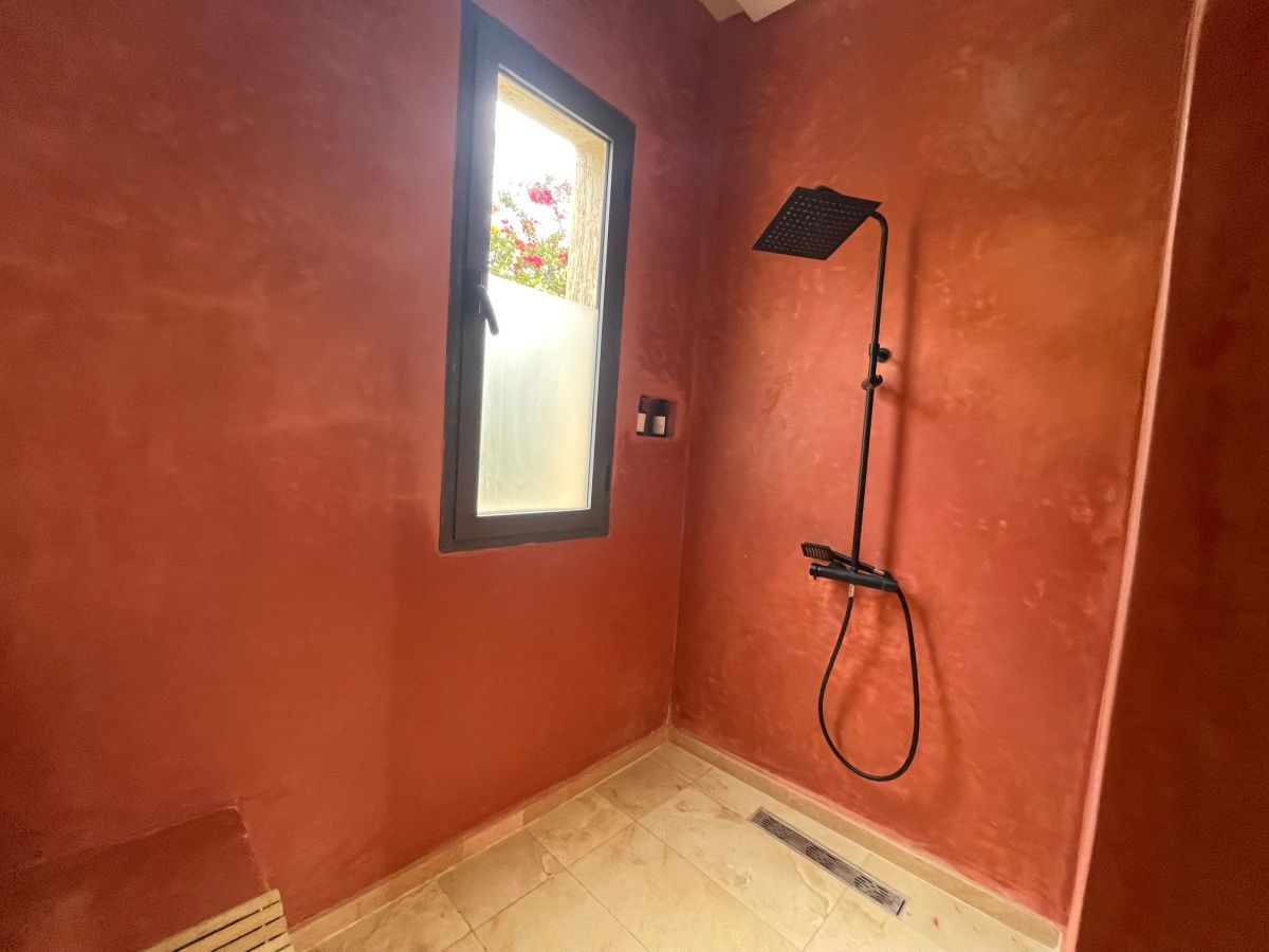 douche rouge villa marrakech